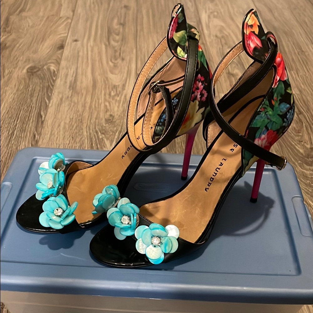 Chinese Laundry Floral Women's Blck Heels with Blue Accents. Heels are pink. 4”